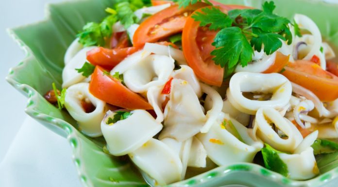 Салат с кальмарами