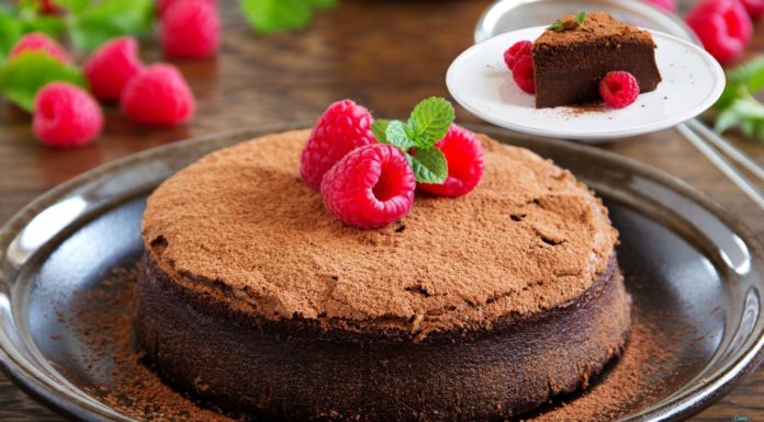 Торт «Малиновый трюфель»