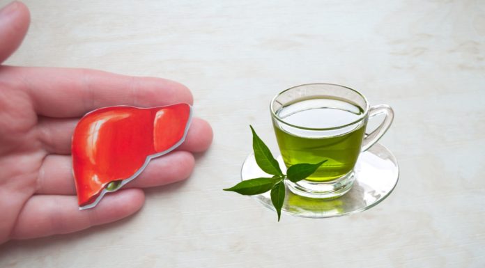 4 напитка, которые очищают печень