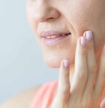 Упражнения, чтобы избавиться от носогубных складок