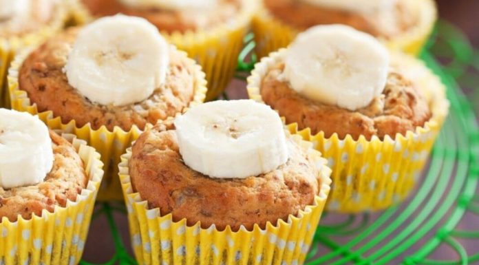 Банановые маффины – рецепт нежных кексов на скорую руку!