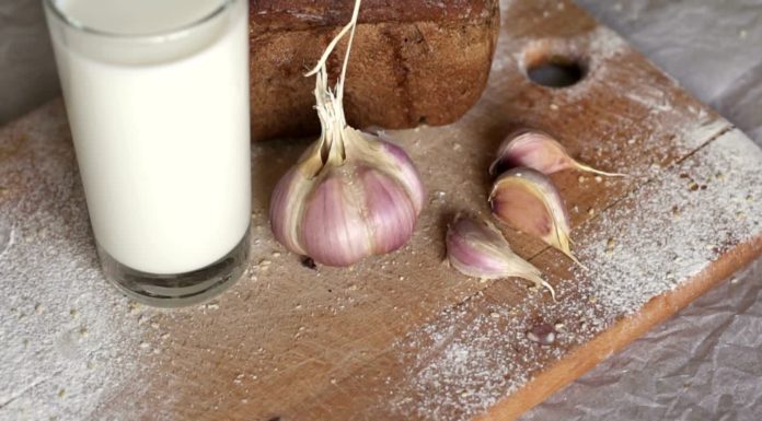 Чеснок в молоке лечит астму, пневмонию, туберкулез, сердечные болезни!