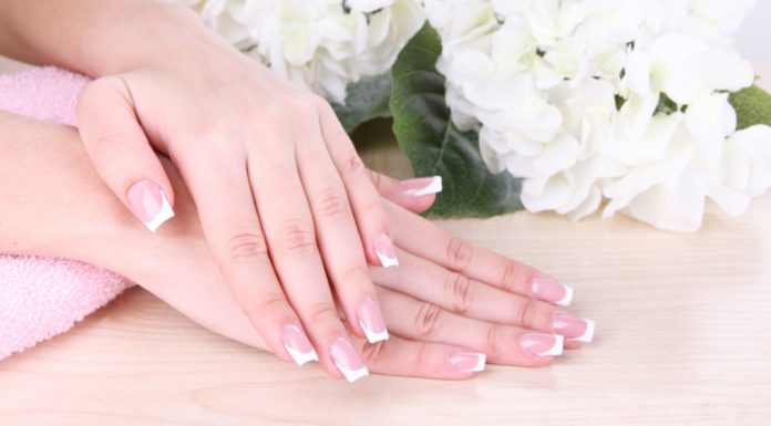 Домашние рецепты для укрепления ломких слоящихся ногтей