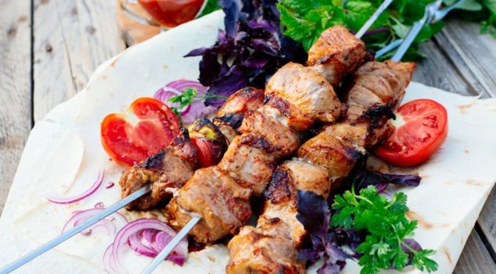 8 способов замариновать мясо и рыбу для шашлыка