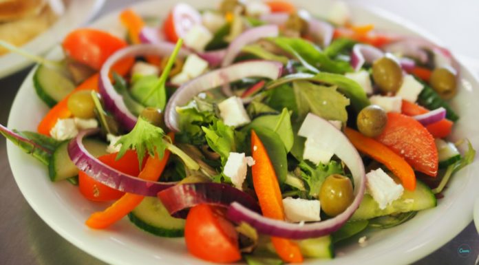 Легкий салатик с оливками