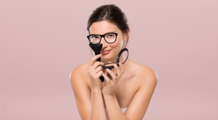 Макияж под очки: секреты техник